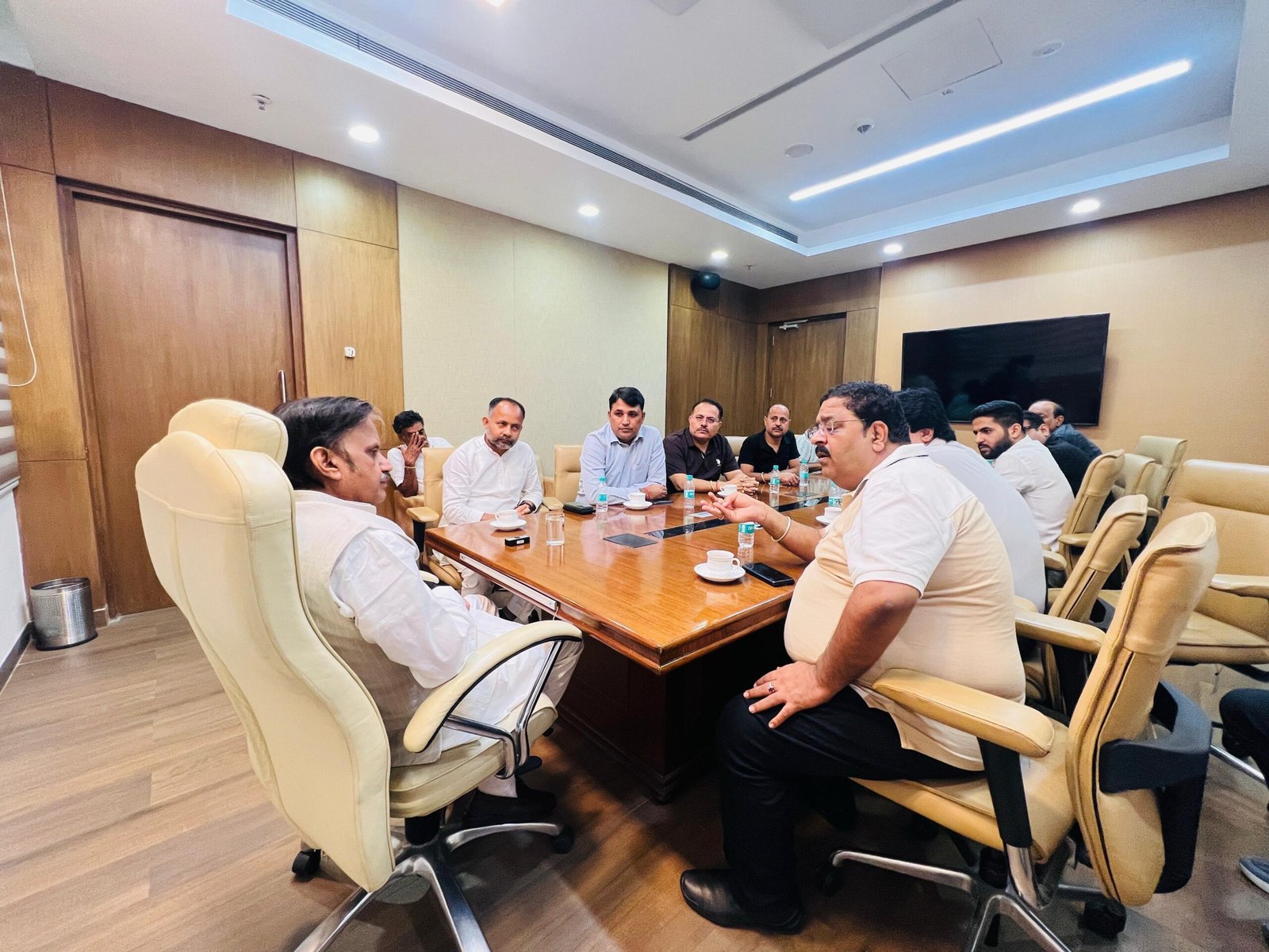 उप मुख्यमंत्री राजेन्द्र शुक्ल से मध्य प्रदेश चावल उद्योग महासंघ के प्रतिनिधिमंडल ने की सौजन्य भेंट, राइस मिलर्स की समस्याओं पर हुई चर्चा 1 उप मुख्यमंत्री राजेन्द्र शुक्ल से मध्य प्रदेश चावल उद्योग महासंघ के प्रतिनिधिमंडल ने की सौजन्य भेंट, राइस मिलर्स की समस्याओं पर हुई चर्चा | New India Times