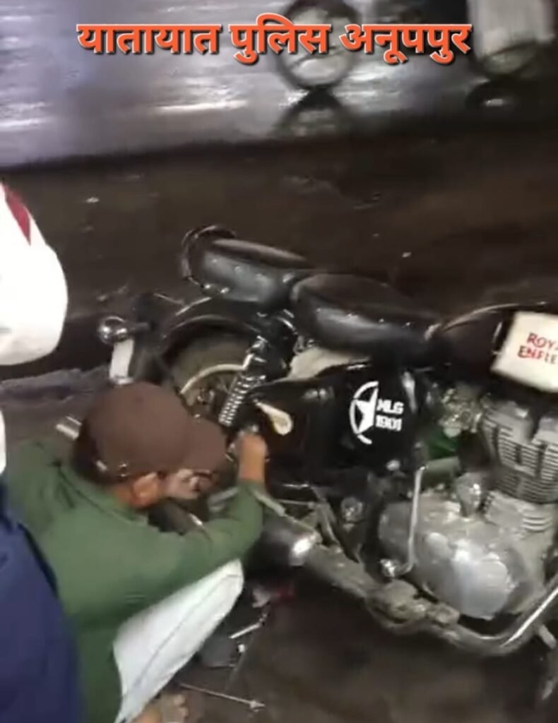 मोडिफाइड साइलेंसर के खिलाफ सख्ती जारी, दूसरे दिन 3 बुलेट वाहनों पर कार्रवाई | New India Times