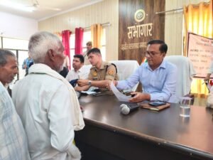 डीएम की अध्यक्षता में जलालाबाद तहसील में संपूर्ण समाधान दिवस संपन्न, आईजीआरएस शिकायतों के निस्तारण पर सख्त निर्देश