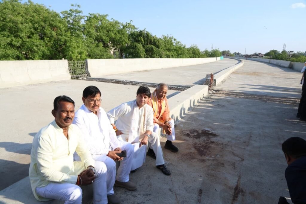 50 मिनट में ग्वालियर से आगरा का सफर, 5500 करोड़ के एक्सप्रेस-वे का सिंधिया ने किया निरीक्षण, 6 लेन हाईस्पीड कॉरिडोर से घटेगी दूरी, चंबल पर बनेगा आधुनिक ब्रिज 3 50 मिनट में ग्वालियर से आगरा का सफर, 5500 करोड़ के एक्सप्रेस-वे का सिंधिया ने किया निरीक्षण, 6 लेन हाईस्पीड कॉरिडोर से घटेगी दूरी, चंबल पर बनेगा आधुनिक ब्रिज | New India Times