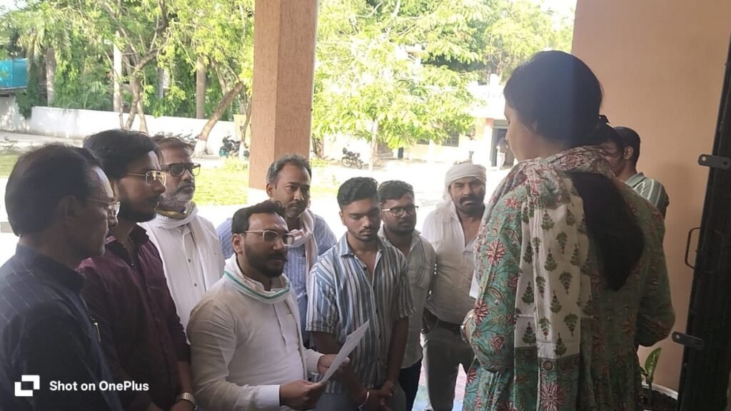 पांढुर्णा में कांग्रेस का धरना, शिक्षा सुविधाओं को लेकर कलेक्टर को सौंपा ज्ञापन 2 पांढुर्णा में कांग्रेस का धरना, शिक्षा सुविधाओं को लेकर कलेक्टर को सौंपा ज्ञापन | New India Times