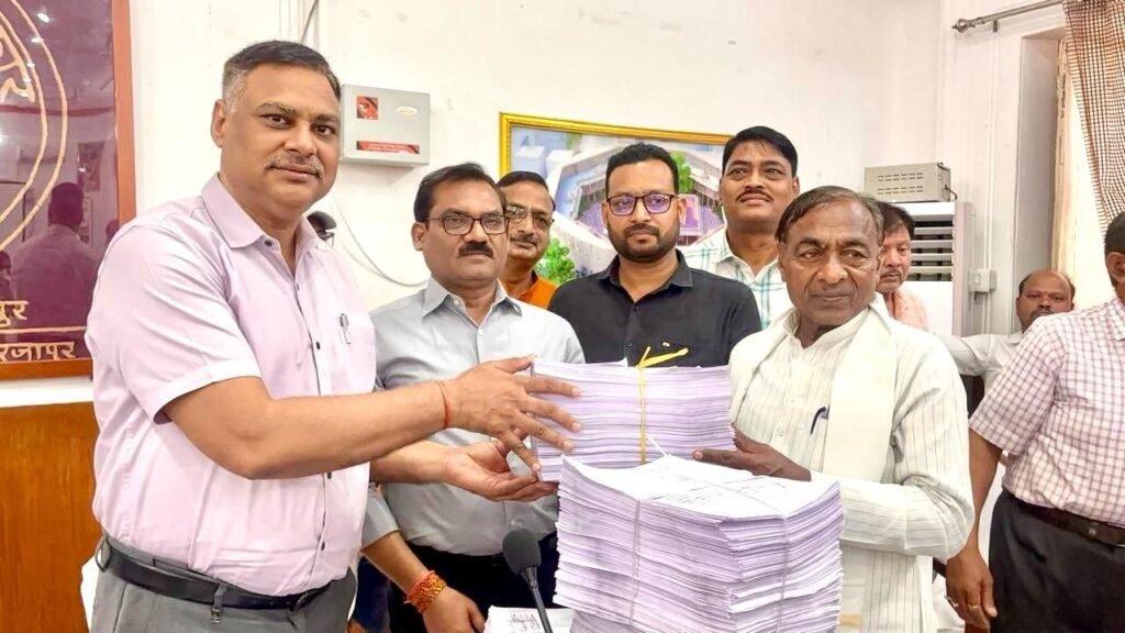 जनपद में अंतिम मतदाता सूची का प्रकाशन, 1 सप्ताह तक अवलोकन हेतु उपलब्ध 2 जनपद में अंतिम मतदाता सूची का प्रकाशन, 1 सप्ताह तक अवलोकन हेतु उपलब्ध | New India Times