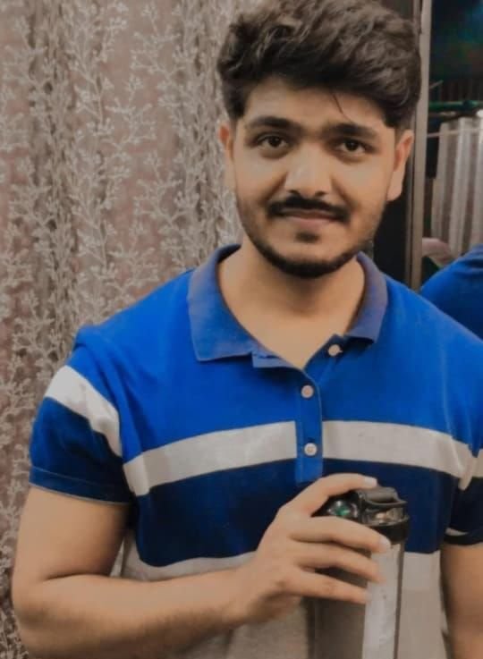 यूट्यूब और कड़ी मेहनत से बदली तकदीर: सलेहा गंज के नवीन त्रिपाठी बने भारत सरकार में सांख्यिकी अधिकारी | New India Times