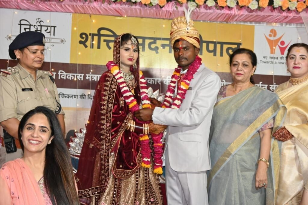 भोपाल में इंसानियत की मिसाल: आश्रय गृह में हुई अनोखी शादी, मां-बेटी को मिला नया परिवार | New India Times