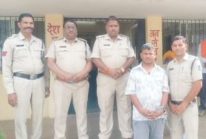 धार पुलिस की बड़ी सफलता, 4 साल से फरार शराब तस्कर गिरफ्तार
