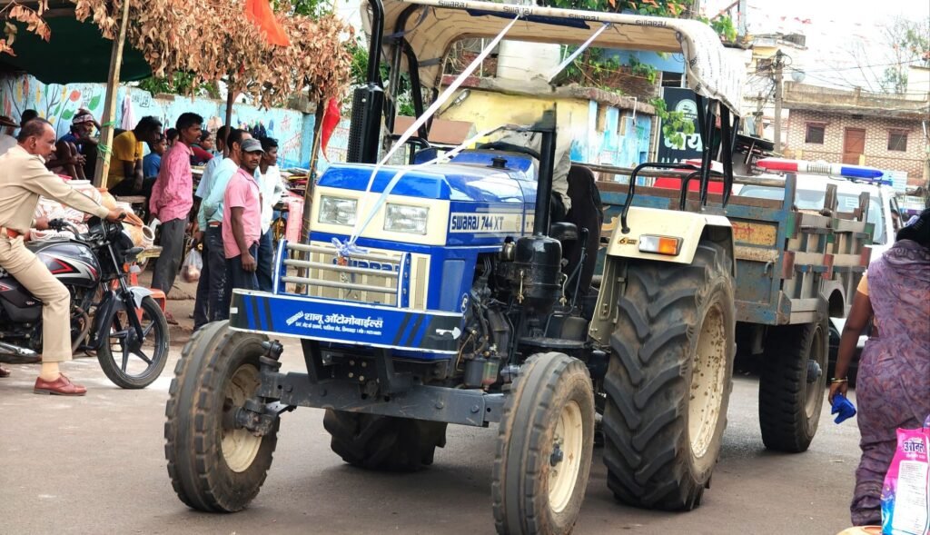 कट्टा नदी से अवैध रेत परिवहन पर कार्रवाई: नीले ट्रैक्टर-ट्रॉली सहित वाहन जब्त | New India Times