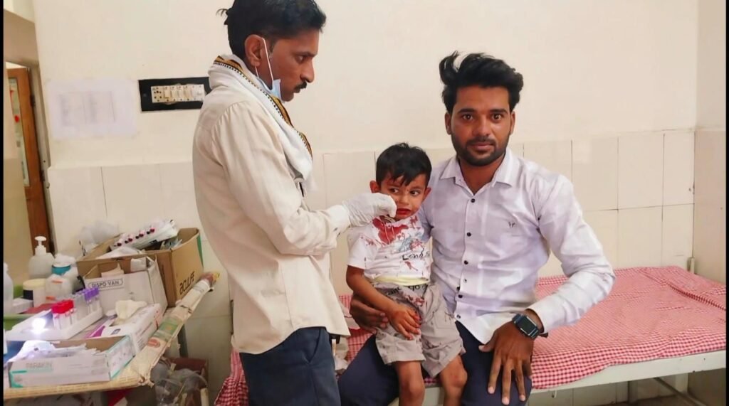 पत्रकार साजिद सौदागर ने दिखाई इंसानियत, घायल मासूम को समय पर पहुंचाया अस्पताल | New India Times