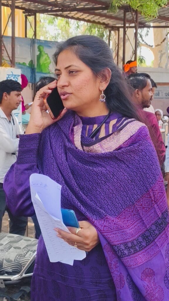 भीषण गर्मी में भी फील्ड पर सक्रिय मुख्य अधिकारी, घर-घर पहुंचकर लिया स्व-गणना का जायजा | New India Times