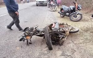 भुसावल NH-53 पर भीषण सड़क हादसा: दो बाइकों की आमने-सामने टक्कर में तीन युवक गंभीर रूप से घायल, तेज़ रफ्तार बनी हादसे की वजह