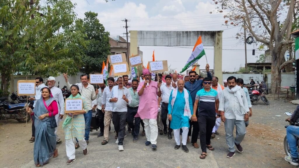 देवरी में किसानों की समस्याओं को लेकर कांग्रेस का जोरदार प्रदर्शन, राज्यपाल के नाम सौंपा ज्ञापन | New India Times