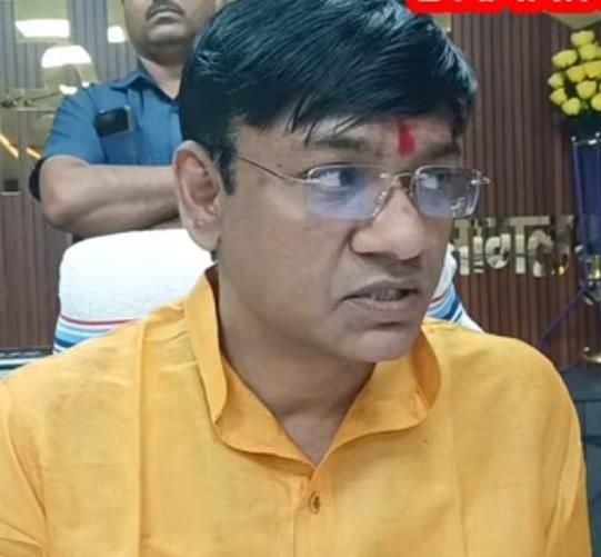 सुल्तानगंज नगर परिषद कार्यालय में दिनदहाड़े फायरिंग, सभापति गंभीर रूप से घायल, कार्यपालक पदाधिकारी की मौत | New India Times