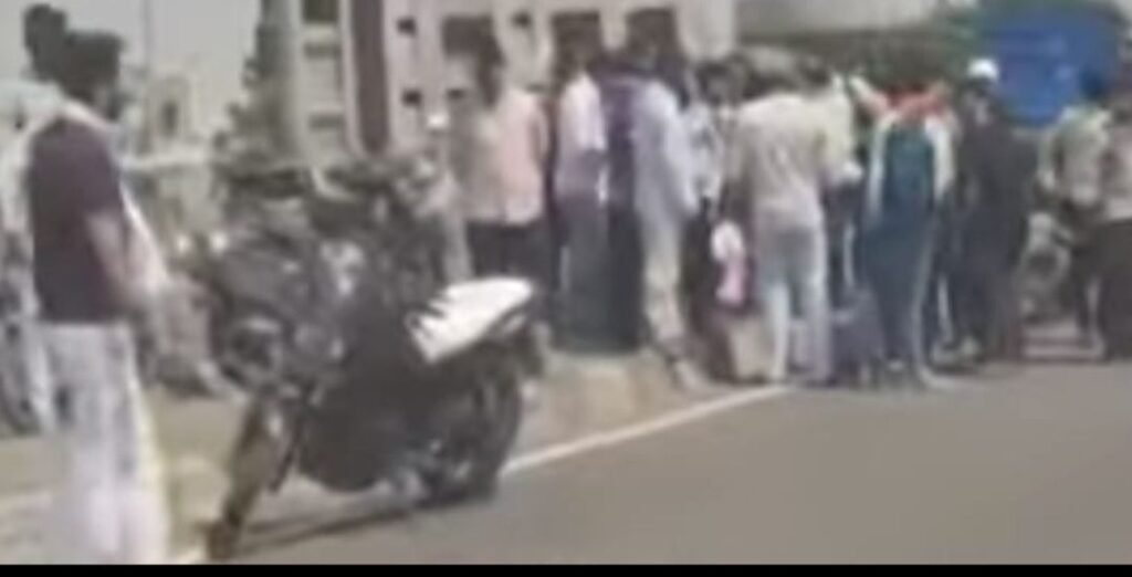 भुसावल-जलगांव रोड पर बड़ा हादसा, तेज़ रफ्तार कार की टक्कर से बाइक सवार गंभीर घायल | New India Times