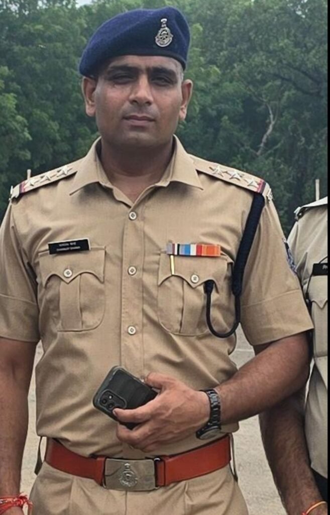 झांसी रोड पर ट्रैफिक का सख्त पहरा, प्रभारी धनंजय शर्मा के अभियान से दिखा असर | New India Times