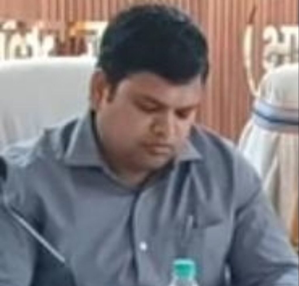 सुल्तानगंज नगर परिषद कार्यालय में दिनदहाड़े फायरिंग, सभापति गंभीर रूप से घायल, कार्यपालक पदाधिकारी की मौत | New India Times