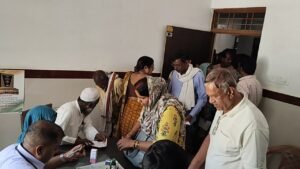 जुन्नारदेव स्वास्थ्य केंद्र में बड़ी लापरवाही: ड्यूटी से गायब मिले दो डॉक्टर, मरीजों की लंबी कतार से चरमराई व्यवस्था