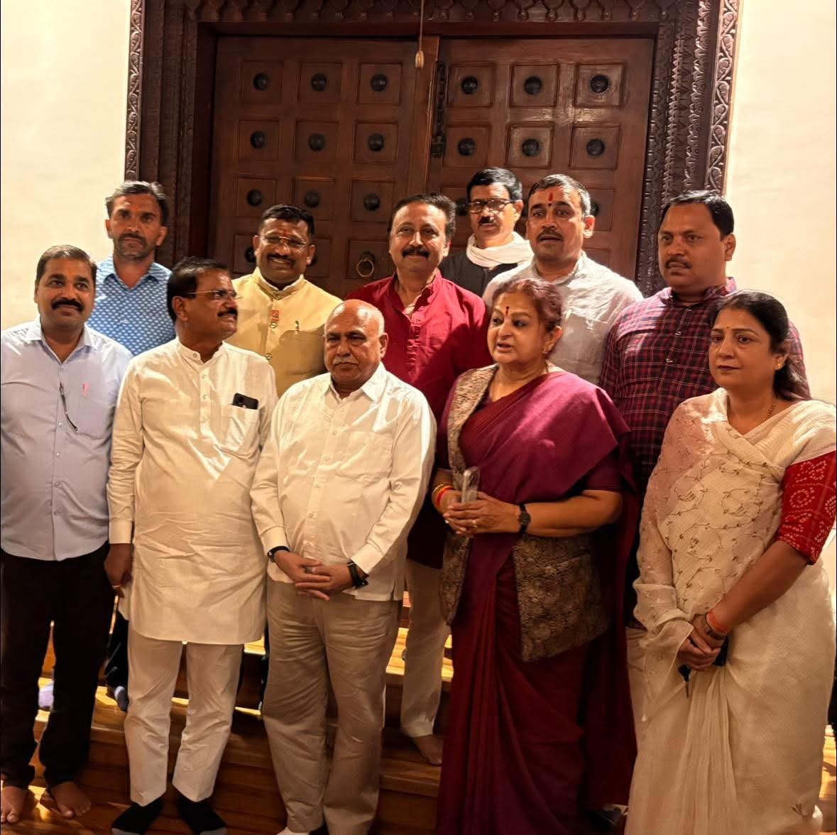 भाजपा प्रदेशाध्यक्ष हेमंत खंडेलवाल का बुरहानपुर दौरा, अर्चना चिटनिस के निवास पर संगठनात्मक बैठक | New India Times