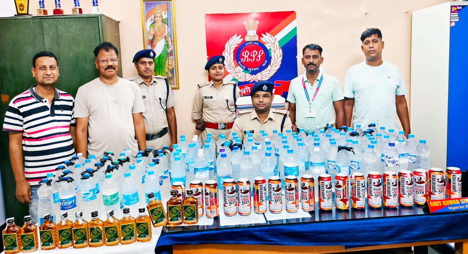 भागलपुर रेलवे स्टेशन पर RPF की बड़ी कार्रवाई, 124 लीटर अवैध शराब समेत बीयर व देसी लिकर बरामद | New India Times
