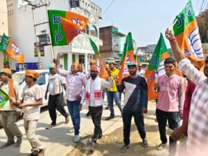 बंगाल-असम में जीत से उत्साहित भाजपा कार्यकर्ता, चुनार में निकाला विजय जुलूस