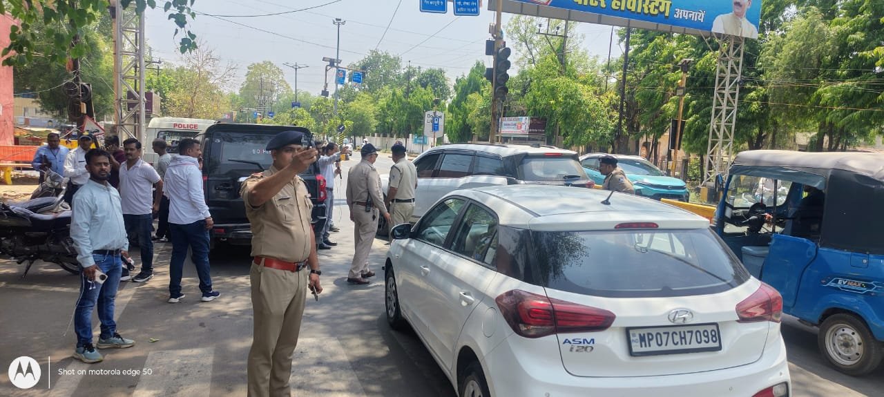 ग्वालियर में बिना हेलमेट चलने वालों पर सख्त कार्रवाई, 97 वाहन चालकों से ₹29,100 वसूले | New India Times