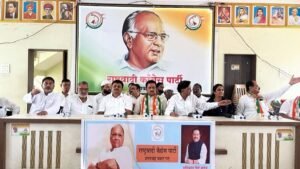 निकाय चुनावों का मैदान छोड़कर भागे लोगों पर एक्शन से क्यों डर रही है NCP ? महाराष्ट्र यात्रा पर शरद पवार