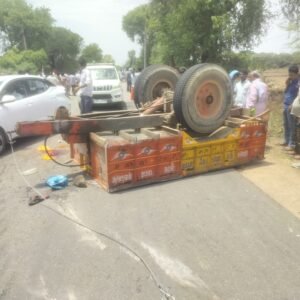भिंड में दर्दनाक हादसा: भागवत कथा के लिए जल लेने जा रही ट्रैक्टर-ट्रॉली पलटी, महिला की मौत, 17 घायल