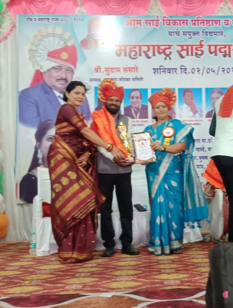महाराष्ट्र साई पद्मश्री पुरस्कार से सम्मानित हुए शायर ‘बेताब’, शिरडी में गूंजी उनकी शानदार कविता | New India Times