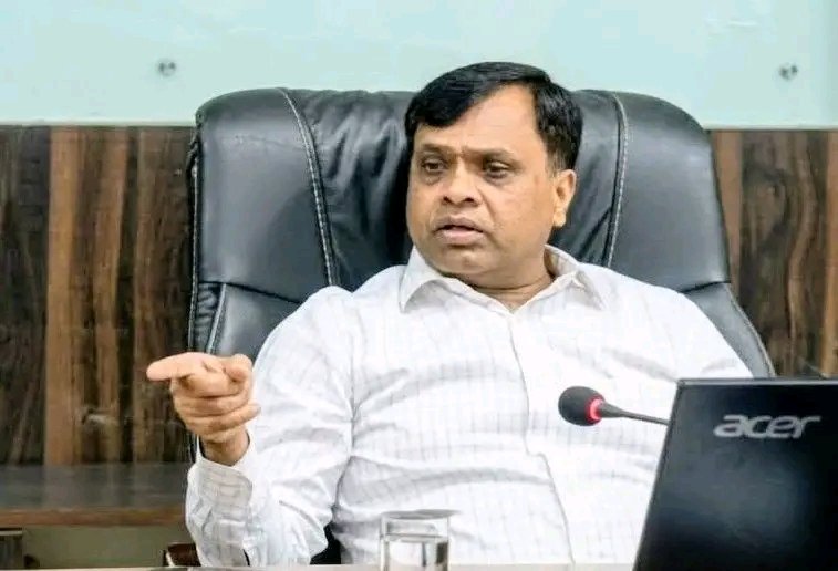 थोड़ी सी भी लाज बची हो तो सही काम करिये: रीवा कलेक्टर | New India Times