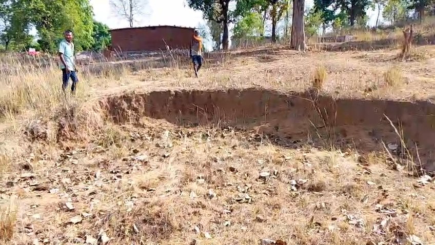 3 साल पहले फोटो खींचकर दिया था आश्वासन, आज तक नहीं बना कुआं; पानी की बूंद-बूंद को तरस रहे ग्रामीण | New India Times
