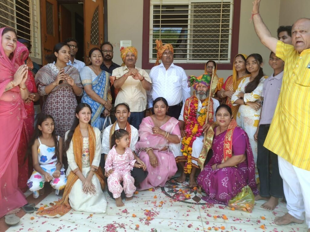 105 दिवसीय नर्मदा परिक्रमा पूर्ण कर गृहग्राम पहुंचे दिलीप सोलंकी, भव्य स्वागत से गूंजा गांव 2 105 दिवसीय नर्मदा परिक्रमा पूर्ण कर गृहग्राम पहुंचे दिलीप सोलंकी, भव्य स्वागत से गूंजा गांव | New India Times