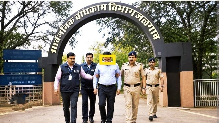 पांच लाख की रिश्वत के साथ पकड़े गए इंजीनियर का आका कौन ? डबरा बन गया PWD 1 पांच लाख की रिश्वत के साथ पकड़े गए इंजीनियर का आका कौन ? डबरा बन गया PWD | New India Times