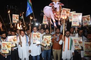 सैकड़ों छात्रों ने NSUI के नेतृत्व में मशाल जुलूस निकाल कर छात्र संघ चुनाव एवं गौ माता को राष्ट्र पशु घोषित करने की उठाई मांग