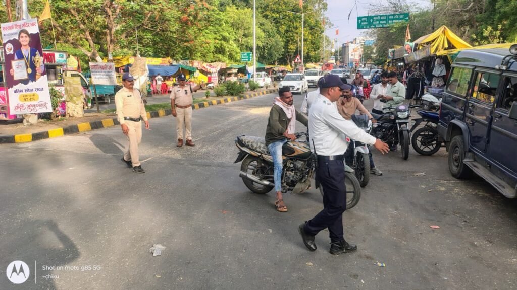 नवागत पुलिस अधीक्षक के निर्देशन में धार पुलिस का बड़ा अभियान, 3 दिनों में 621 वाहनों पर कार्रवाई कर वसूले ₹2.74 लाख 2 नवागत पुलिस अधीक्षक के निर्देशन में धार पुलिस का बड़ा अभियान, 3 दिनों में 621 वाहनों पर कार्रवाई कर वसूले ₹2.74 लाख | New India Times