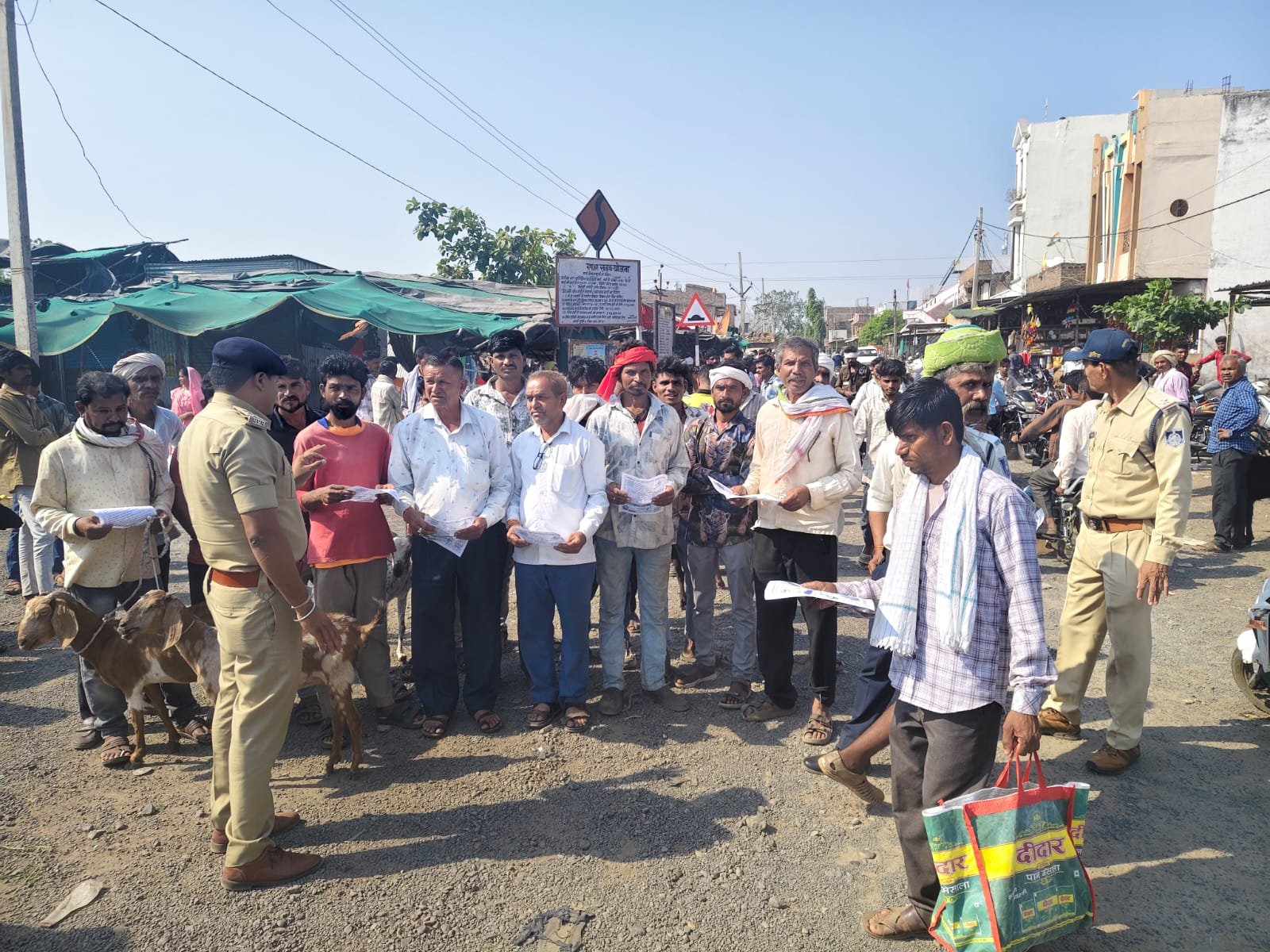 नवागत पुलिस अधीक्षक के निर्देशन में धार पुलिस का बड़ा अभियान, 3 दिनों में 621 वाहनों पर कार्रवाई कर वसूले ₹2.74 लाख 1 नवागत पुलिस अधीक्षक के निर्देशन में धार पुलिस का बड़ा अभियान, 3 दिनों में 621 वाहनों पर कार्रवाई कर वसूले ₹2.74 लाख | New India Times