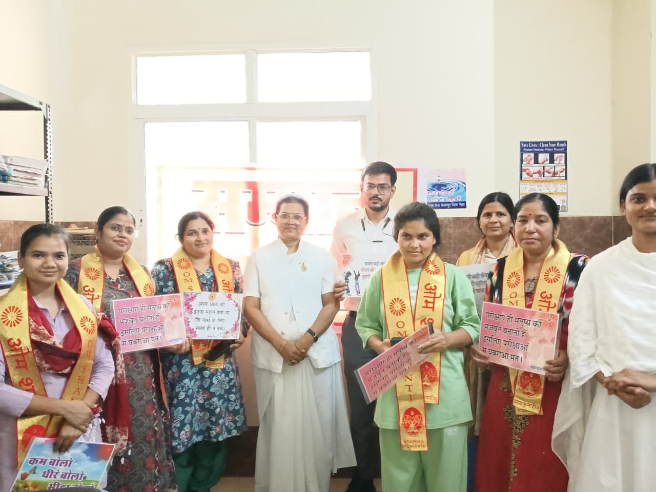 नर्स दिवस पर मालनपुर सरकारी अस्पताल में डॉक्टरों और नर्सों का हुआ सम्मान | New India Times