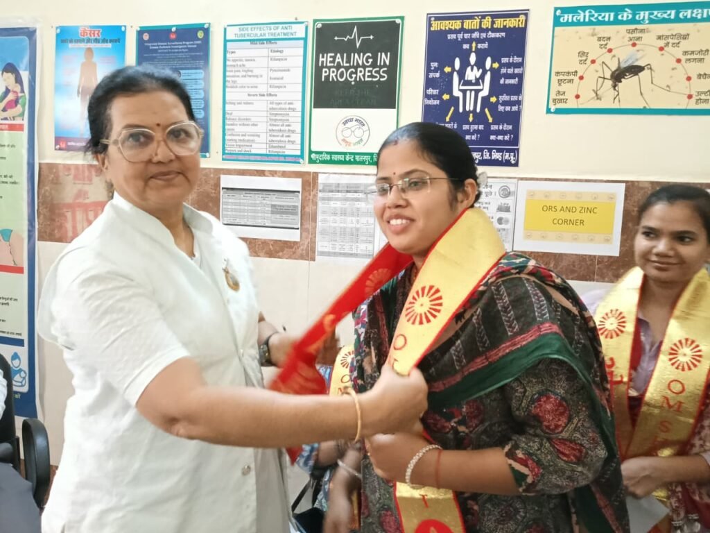 नर्स दिवस पर मालनपुर सरकारी अस्पताल में डॉक्टरों और नर्सों का हुआ सम्मान | New India Times