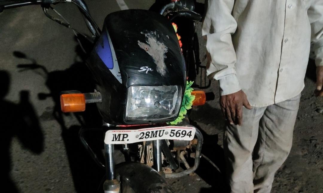 टू व्हीलर से हो रहा था अवैध शराब का परिवहन, दो आरोपियों के क़ब्ज़े से पुलिस ने बरामद की शराब | New India Times
