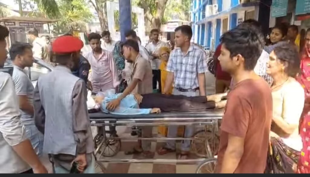 पन्ना में सनसनीखेज हमला: सिरफिरे युवक ने युवती पर कट्टे और चाकू से किया जानलेवा हमला, ग्रामीणों ने आरोपी को खंभे से बांधा | New India Times