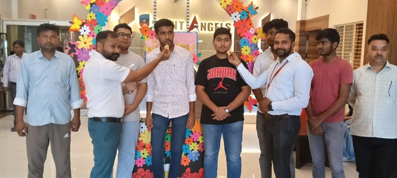 सीबीएसई 12वीं परीक्षा में सेंट एंजेल्स पब्लिक स्कूल का शानदार प्रदर्शन, कई छात्र बने जनपद टॉपर | New India Times