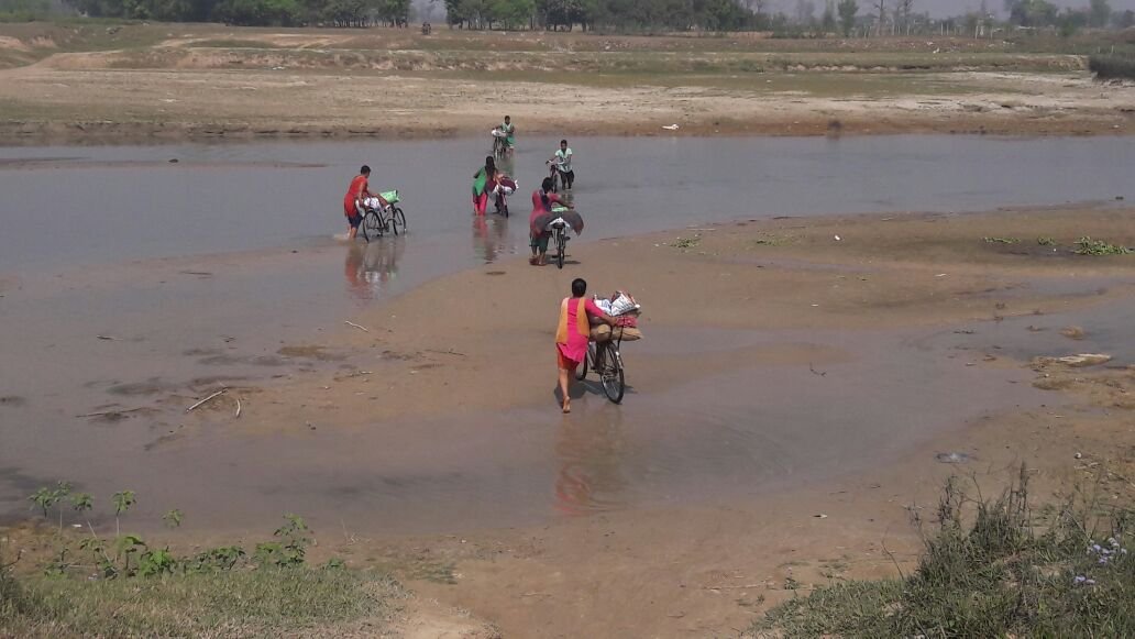 भारत-नेपाल सीमा पर फिर सक्रिय हुए तस्कर, प्रतिबंधित सामानों की तस्करी तेज 1 भारत-नेपाल सीमा पर फिर सक्रिय हुए तस्कर, प्रतिबंधित सामानों की तस्करी तेज | New India Times