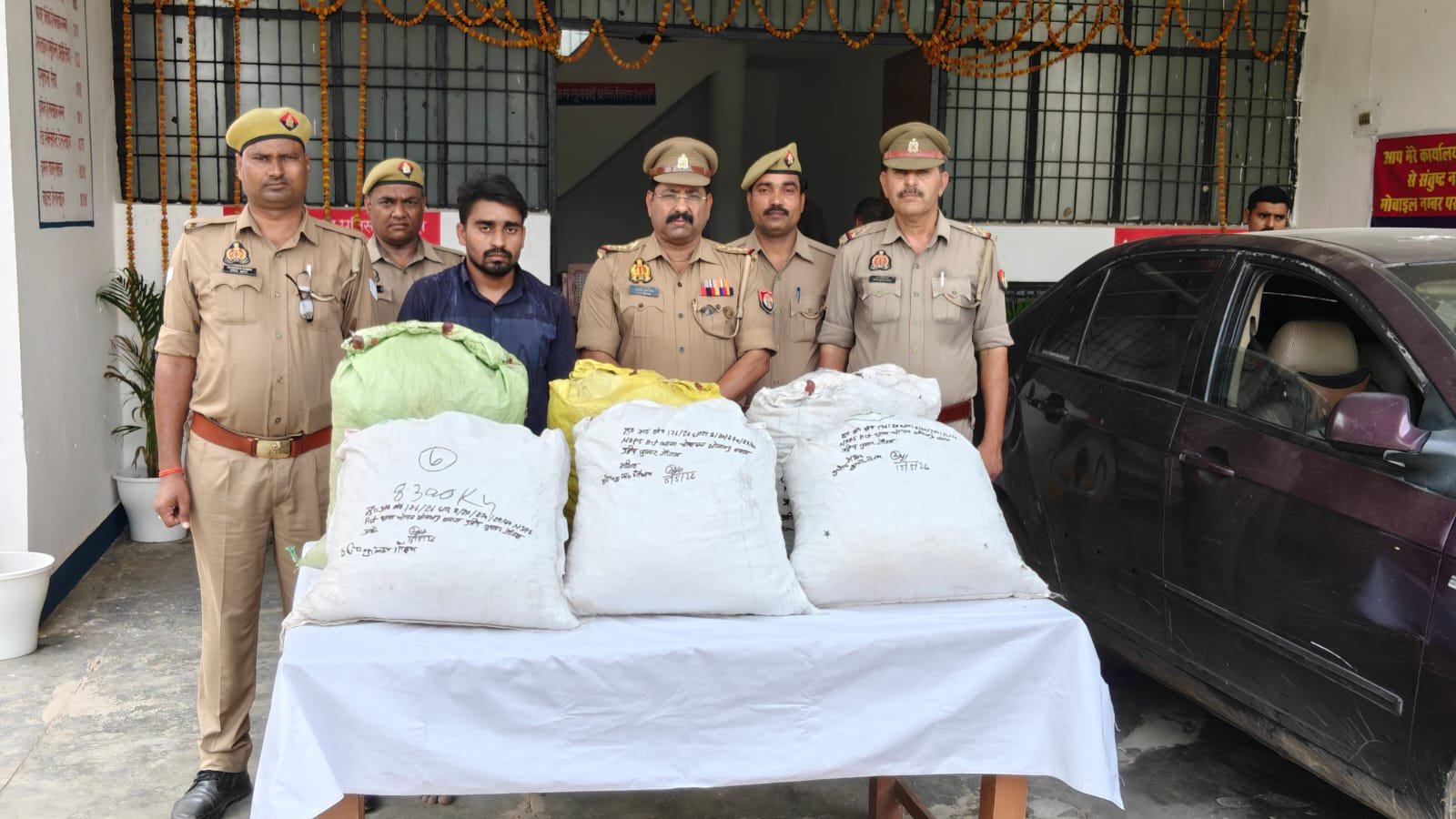सोनभद्र में पुलिस की बड़ी कार्रवाई: 52 किलो गांजा के साथ अंतर्राज्यीय तस्कर गिरफ्तार 1 सोनभद्र में पुलिस की बड़ी कार्रवाई: 52 किलो गांजा के साथ अंतर्राज्यीय तस्कर गिरफ्तार | New India Times