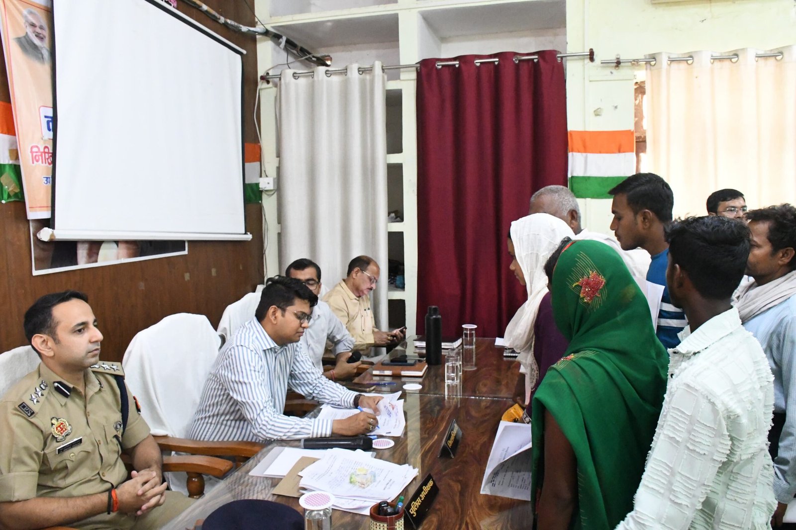 तहसील समाधान दिवस में डीएम ने सुनीं जनसमस्याएं, तीन दिन में निस्तारण के निर्देश 1 तहसील समाधान दिवस में डीएम ने सुनीं जनसमस्याएं, तीन दिन में निस्तारण के निर्देश | New India Times