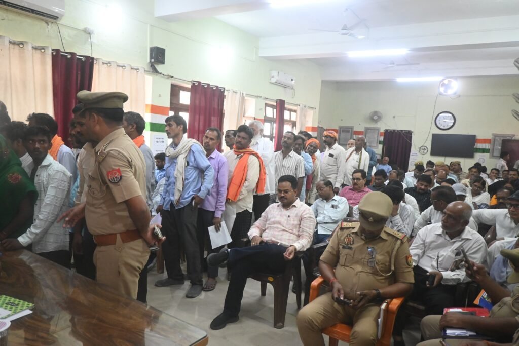 तहसील समाधान दिवस में डीएम ने सुनीं जनसमस्याएं, तीन दिन में निस्तारण के निर्देश 3 तहसील समाधान दिवस में डीएम ने सुनीं जनसमस्याएं, तीन दिन में निस्तारण के निर्देश | New India Times