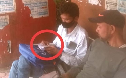 तामिया में सरकारी नौकरी दिलाने के नाम पर लाखों की ठगी, इकरारनामा लिखकर आरोपी फरार 1 तामिया में सरकारी नौकरी दिलाने के नाम पर लाखों की ठगी, इकरारनामा लिखकर आरोपी फरार | New India Times