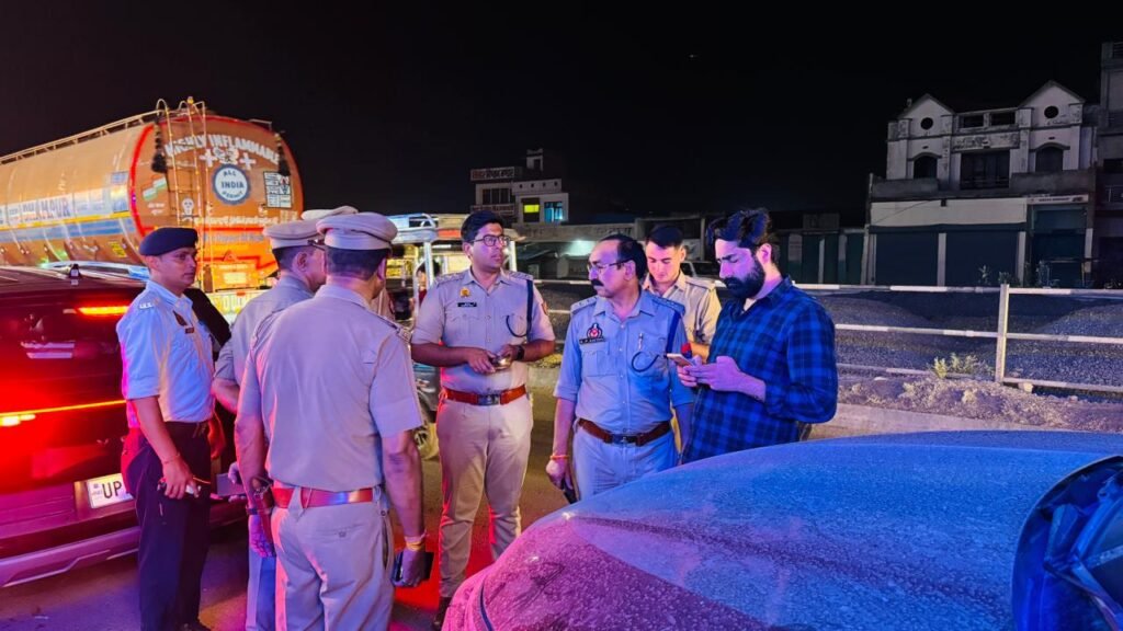 शाहजहांपुर में चला सघन वाहन चेकिंग अभियान, 626 चालान और 2 एंबुलेंस सीज 2 शाहजहांपुर में चला सघन वाहन चेकिंग अभियान, 626 चालान और 2 एंबुलेंस सीज | New India Times