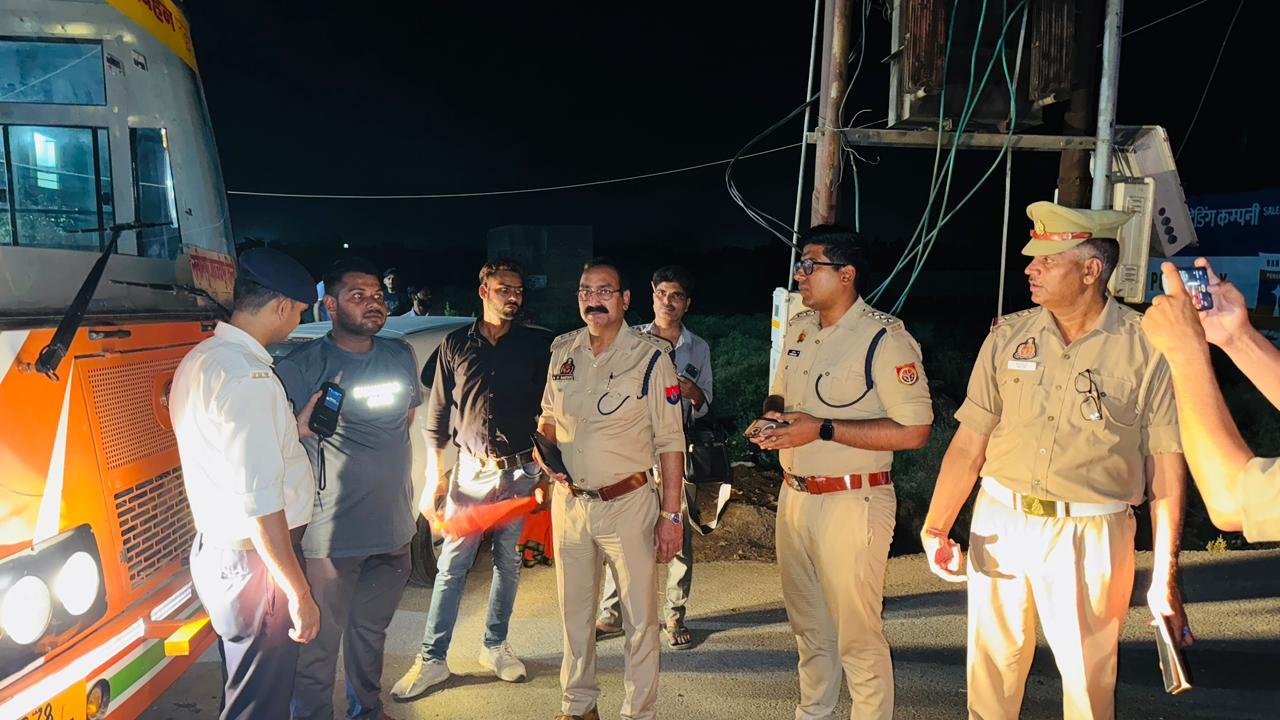 शाहजहांपुर में चला सघन वाहन चेकिंग अभियान, 626 चालान और 2 एंबुलेंस सीज 1 शाहजहांपुर में चला सघन वाहन चेकिंग अभियान, 626 चालान और 2 एंबुलेंस सीज | New India Times