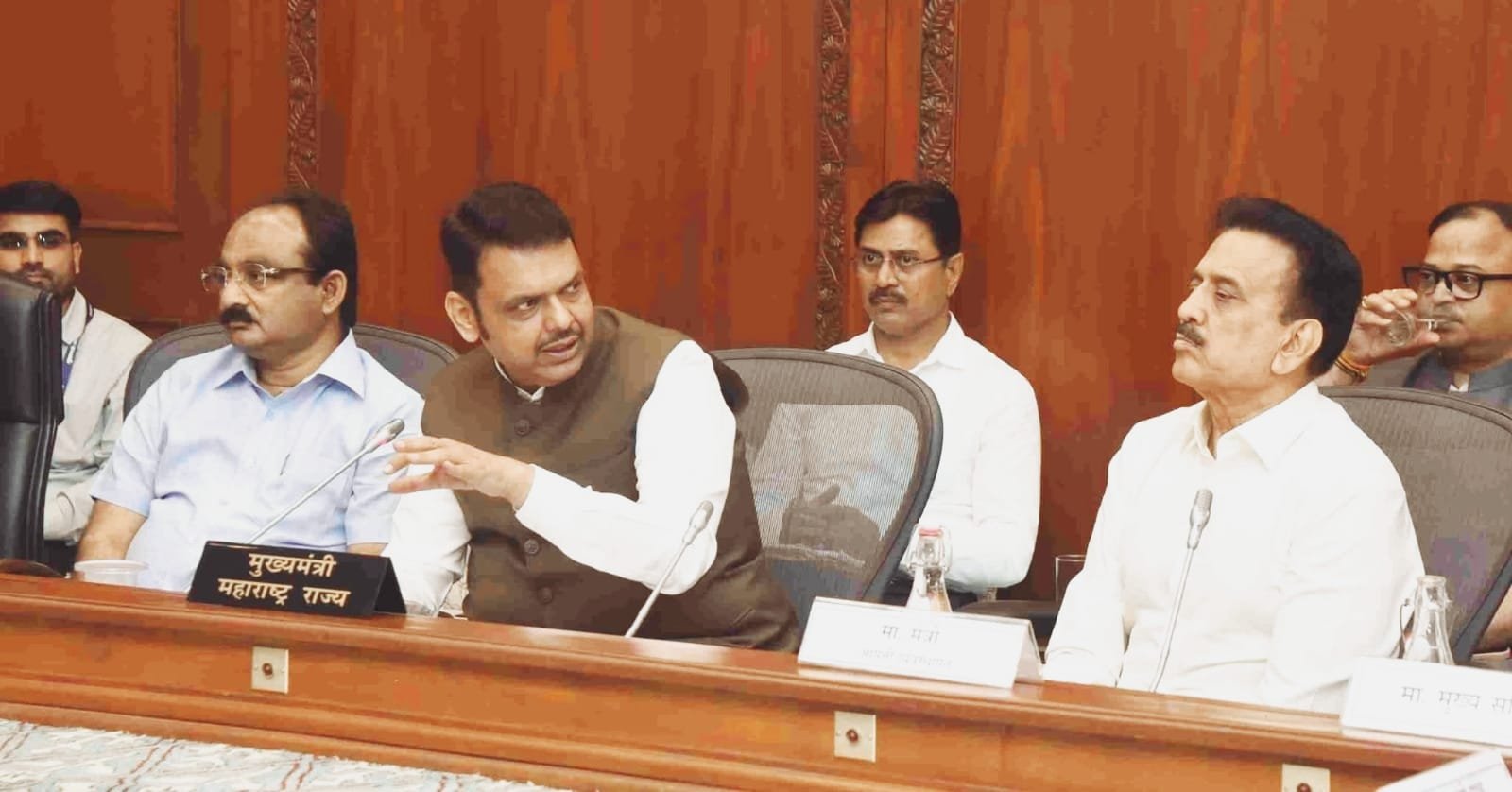 टैंकर की खबर से आधी रात को पेट्रोल पंप की ओर दौड़ रहे लोग : कहा ? है आपदा प्रबंधन मंत्रालय 1 टैंकर की खबर से आधी रात को पेट्रोल पंप की ओर दौड़ रहे लोग : कहा ? है आपदा प्रबंधन मंत्रालय | New India Times