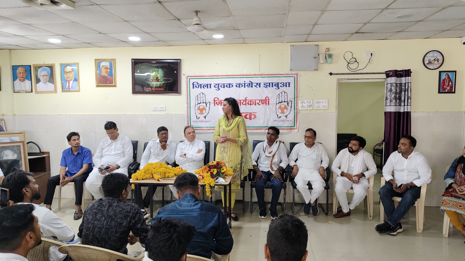 झाबुआ युवा कांग्रेस की कार्यकारिणी बैठक संपन्न, संगठन विस्तार और चुनावी रणनीति पर मंथन 1 झाबुआ युवा कांग्रेस की कार्यकारिणी बैठक संपन्न, संगठन विस्तार और चुनावी रणनीति पर मंथन | New India Times