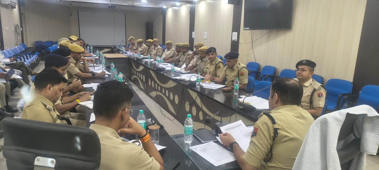 धौलपुर में एसपी विकास सांगवान की 4 घंटे मैराथन क्राइम मीटिंग, लंबित मामलों के त्वरित निस्तारण और महिला सुरक्षा पर सख्त निर्देश | New India Times
