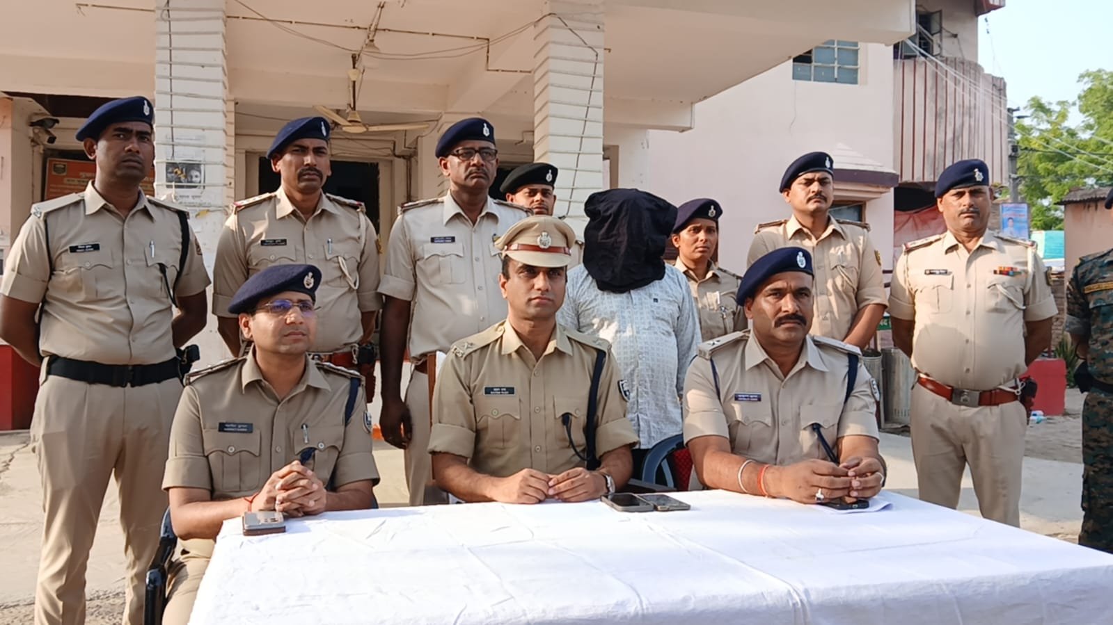 भागलपुर में अवैध मिनी गन फैक्ट्री का पर्दाफाश, सुल्तानगंज पुलिस की छापेमारी में भारी मात्रा में अर्धनिर्मित हथियार व उपकरण बरामद | New India Times