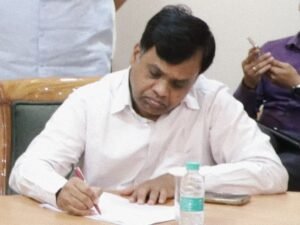रीवा कलेक्टर की बड़ी कार्रवाई: लापरवाही पर 3 तहसीलदारों को कारण बताओ नोटिस जारी
